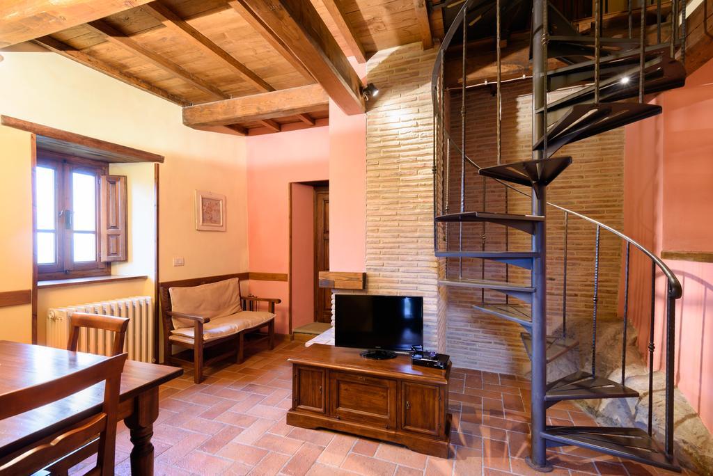 Ortignano Raggiolo Il Borgo Dei Corsi - Charming Holiday Apartments المظهر الخارجي الصورة