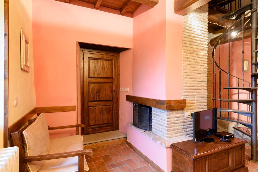 Ortignano Raggiolo Il Borgo Dei Corsi - Charming Holiday Apartments المظهر الخارجي الصورة